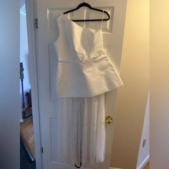 One-Shoulder White Lace Skirt Evening Dress - Picture 2 of 3